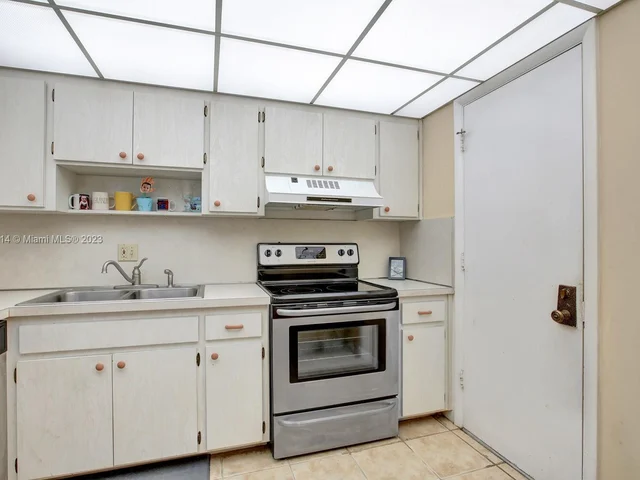 4000 N Hills Dr # 1, Hollywood FL 33021