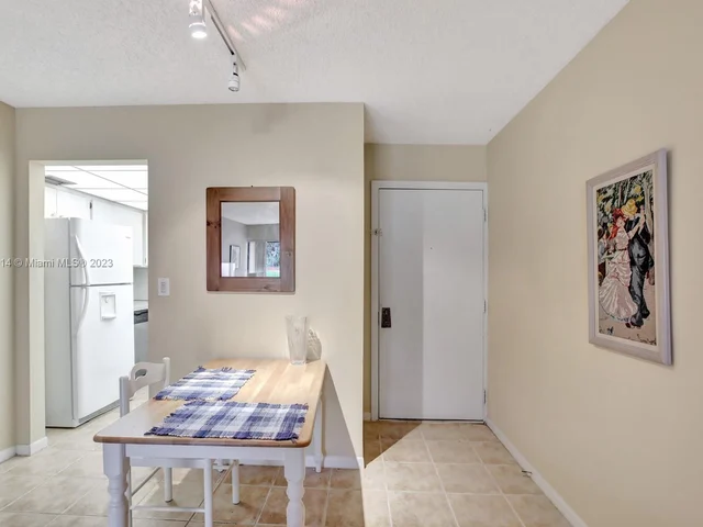 4000 N Hills Dr # 1, Hollywood FL 33021