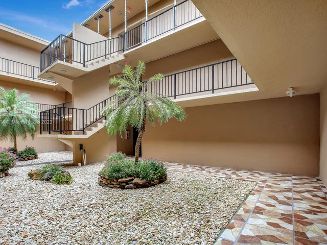 4000 N Hills Dr # 1, Hollywood FL 33021