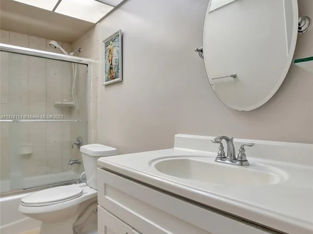 4000 N Hills Dr # 1, Hollywood FL 33021