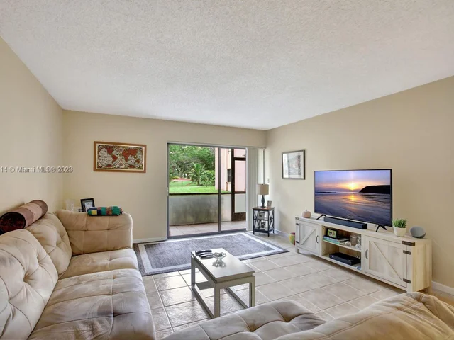 4000 N Hills Dr # 1, Hollywood FL 33021