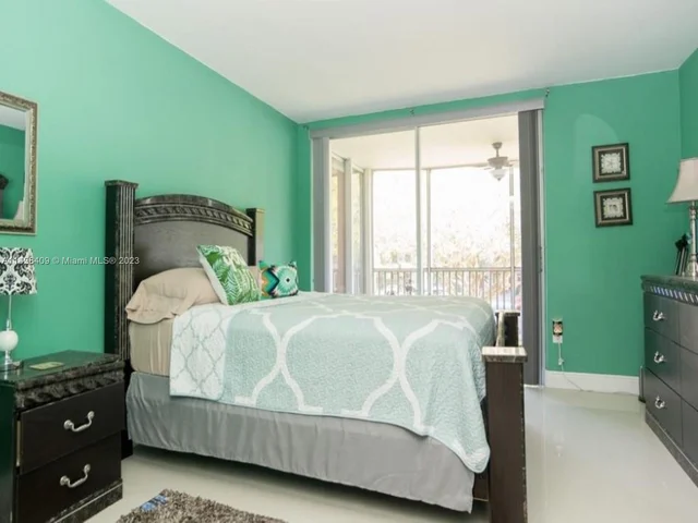 1670 NE 191st St # 3, Miami FL 33179