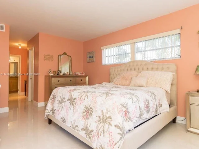 1670 NE 191st St # 3, Miami FL 33179