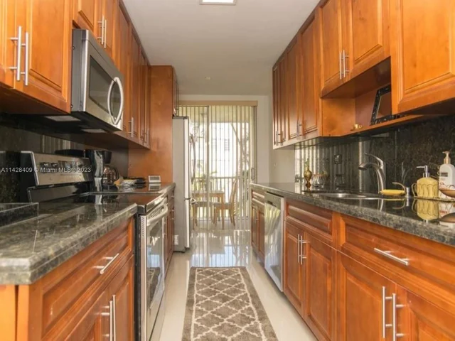 1670 NE 191st St # 3, Miami FL 33179