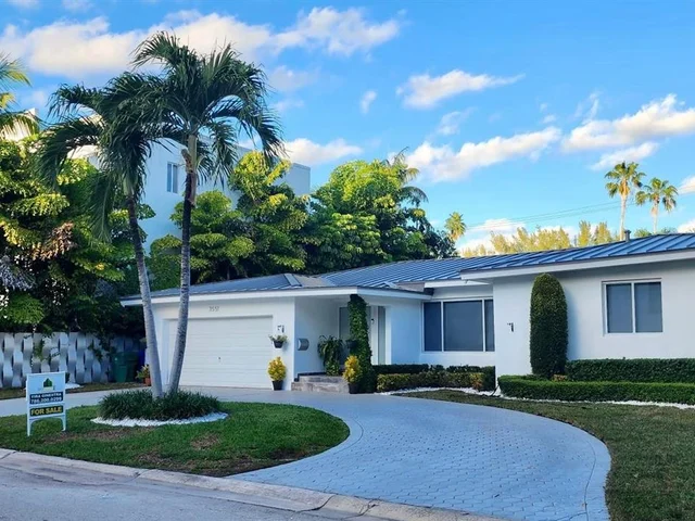 3551 E Glencoe St, Miami FL 33133