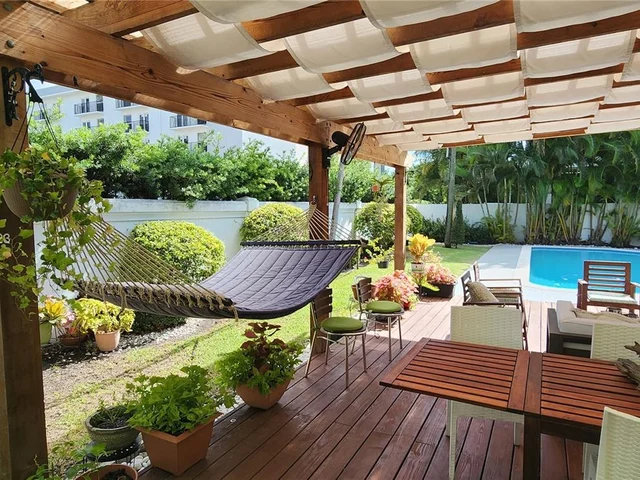 3551 E Glencoe St, Miami FL 33133