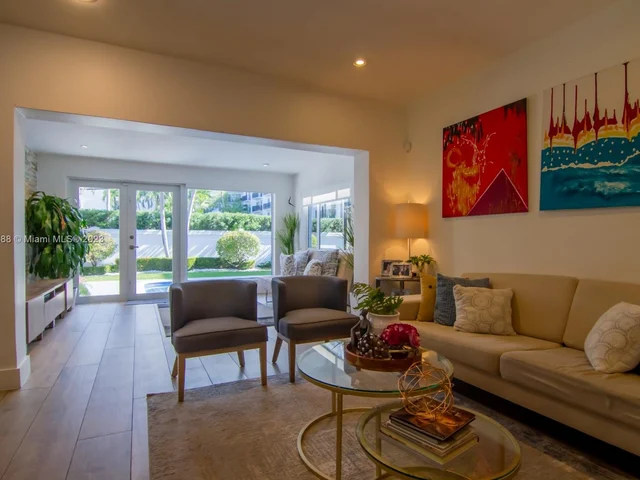 3551 E Glencoe St, Miami FL 33133