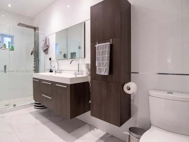 3551 E Glencoe St, Miami FL 33133