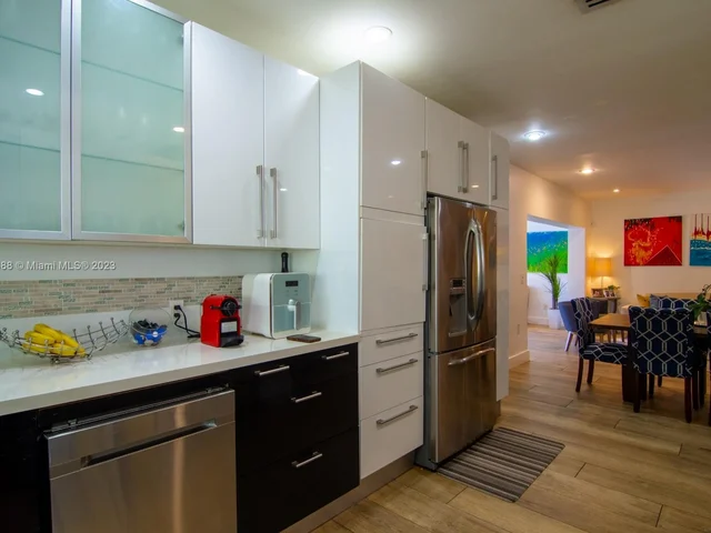 3551 E Glencoe St, Miami FL 33133