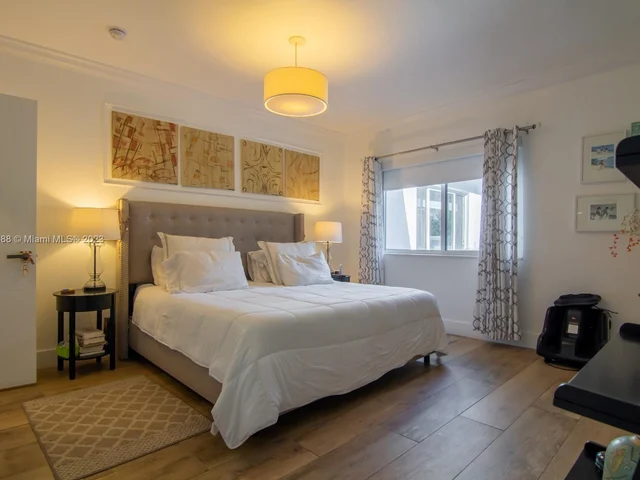 3551 E Glencoe St, Miami FL 33133