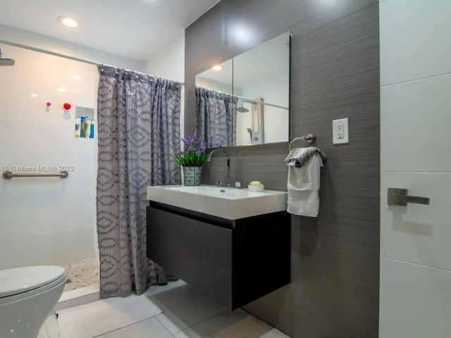 3551 E Glencoe St, Miami FL 33133