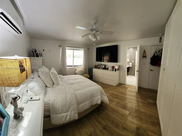 3551 E Glencoe St, Miami FL 33133