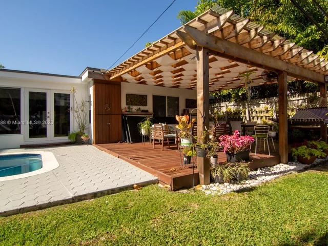 3551 E Glencoe St, Miami FL 33133