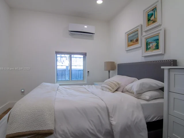 3551 E Glencoe St, Miami FL 33133