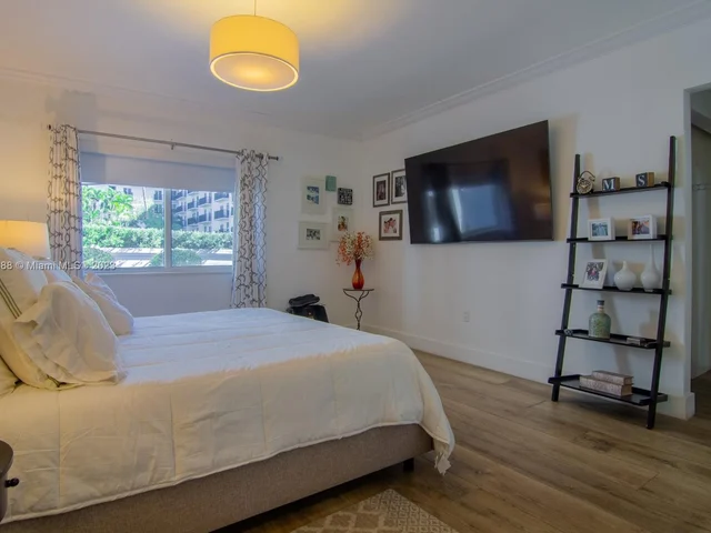 3551 E Glencoe St, Miami FL 33133