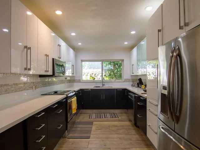 3551 E Glencoe St, Miami FL 33133