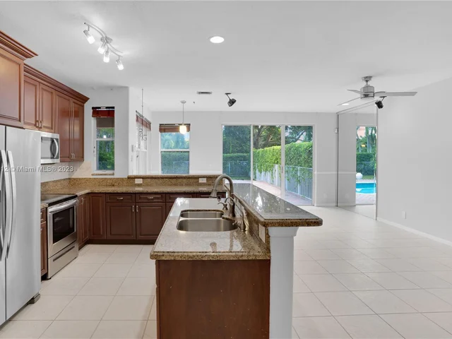 5606 NW 122nd Ter, Coral Springs FL 33076