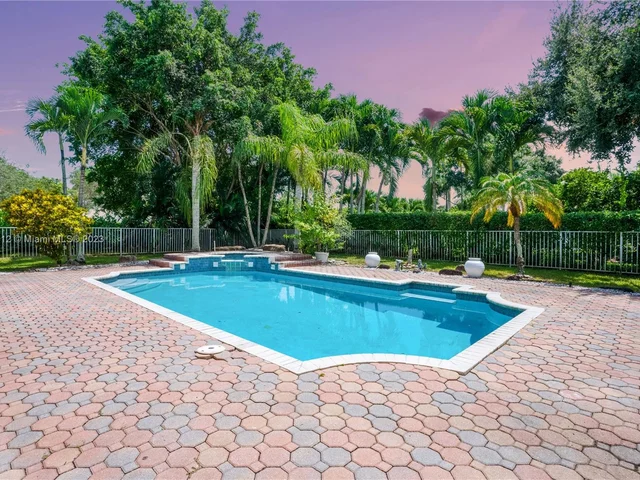 5606 NW 122nd Ter, Coral Springs FL 33076