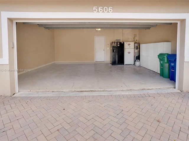 5606 NW 122nd Ter, Coral Springs FL 33076
