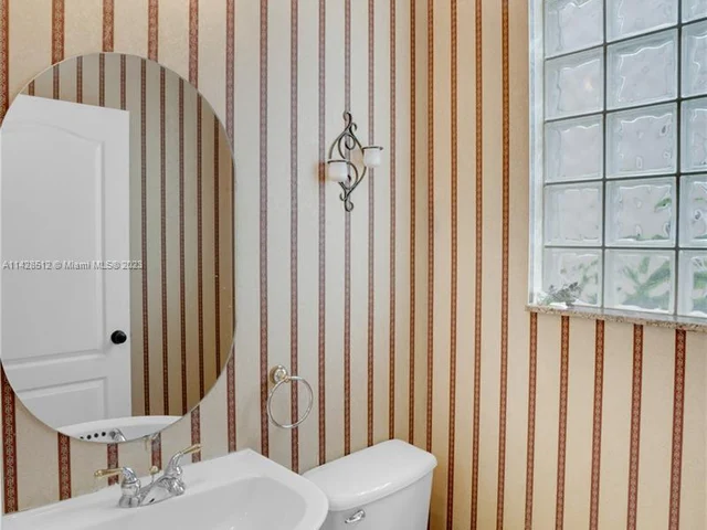 5606 NW 122nd Ter, Coral Springs FL 33076