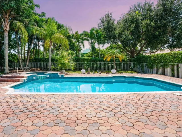 5606 NW 122nd Ter, Coral Springs FL 33076