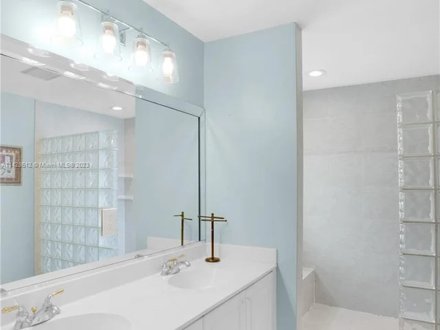 5606 NW 122nd Ter, Coral Springs FL 33076