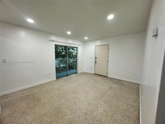 661 NW 1st St # 6, Miami FL 33128