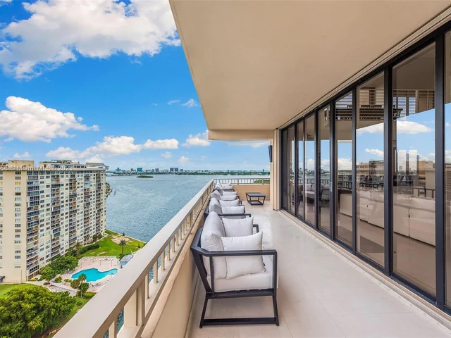 11113 Biscayne Blvd, Miami FL 33181