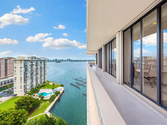 11113 Biscayne Blvd, Miami FL 33181