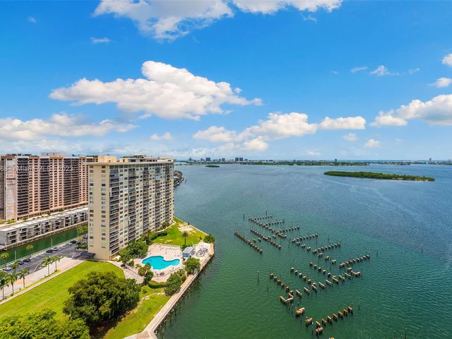 11113 Biscayne Blvd, Miami FL 33181