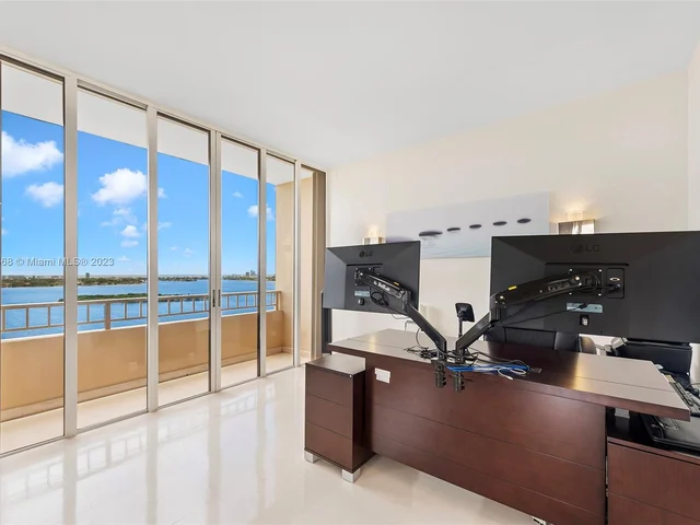 11113 Biscayne Blvd, Miami FL 33181