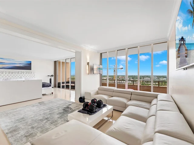 11113 Biscayne Blvd, Miami FL 33181