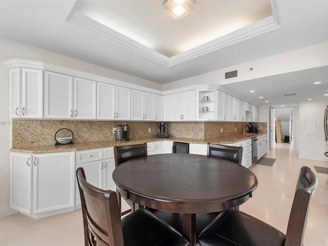 11113 Biscayne Blvd, Miami FL 33181