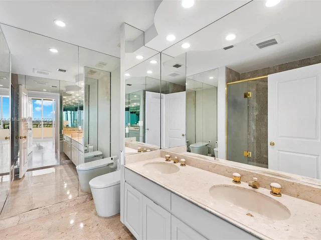 11113 Biscayne Blvd, Miami FL 33181