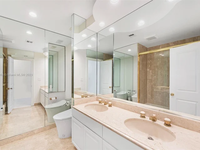 11113 Biscayne Blvd, Miami FL 33181