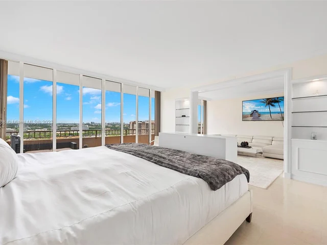 11113 Biscayne Blvd, Miami FL 33181