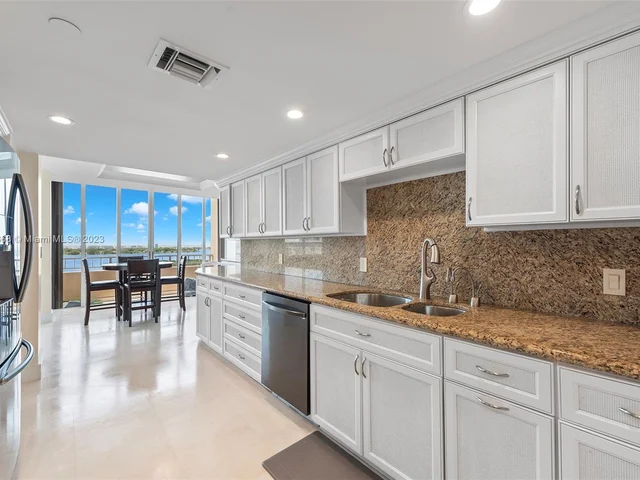 11113 Biscayne Blvd, Miami FL 33181