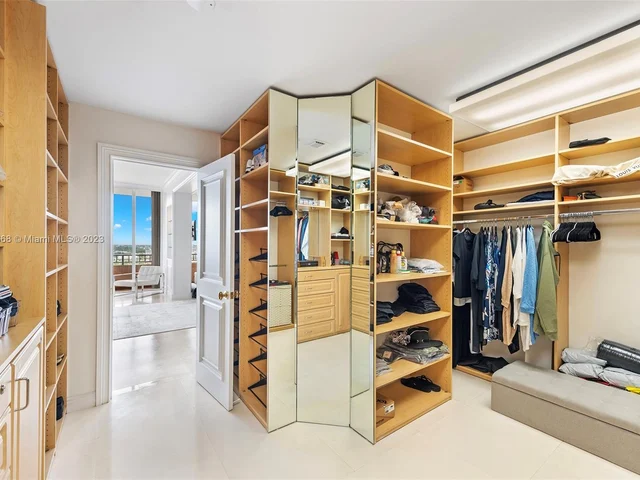 11113 Biscayne Blvd, Miami FL 33181