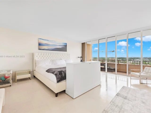 11113 Biscayne Blvd, Miami FL 33181