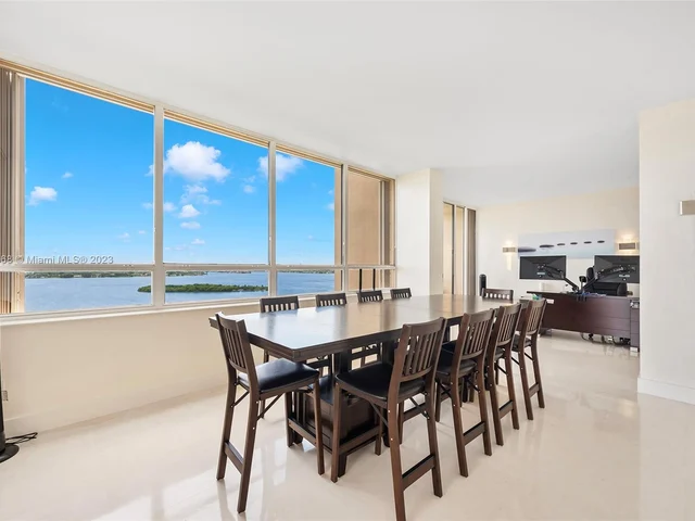 11113 Biscayne Blvd, Miami FL 33181