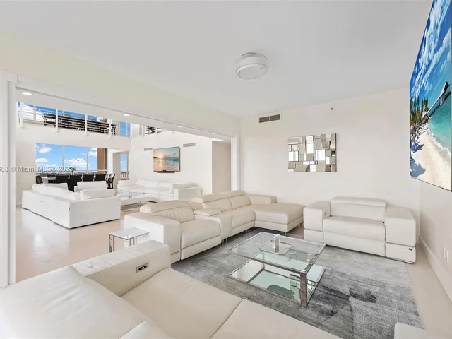 11113 Biscayne Blvd, Miami FL 33181