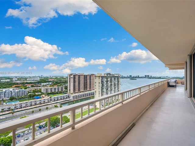 11113 Biscayne Blvd, Miami FL 33181