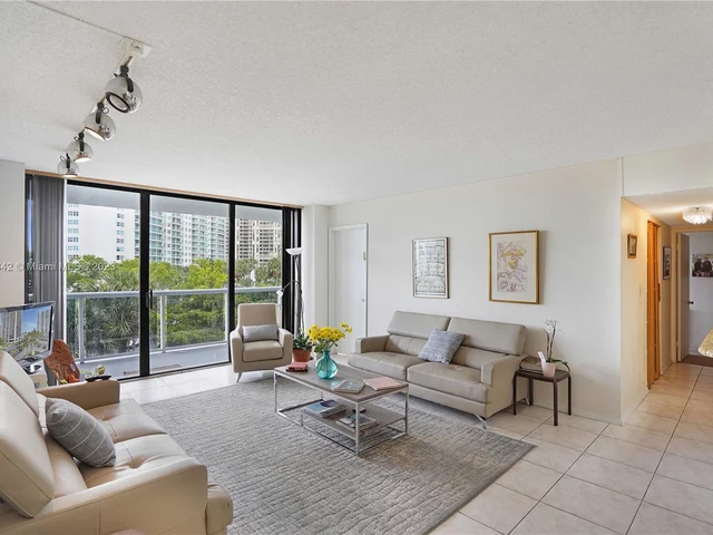 20505 E Country Club Dr # 437, Aventura FL 33180