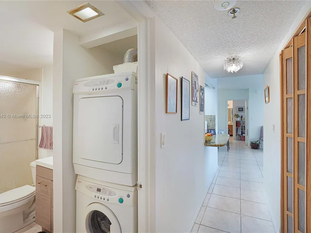 20505 E Country Club Dr # 437, Aventura FL 33180