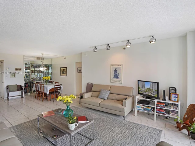 20505 E Country Club Dr # 437, Aventura FL 33180