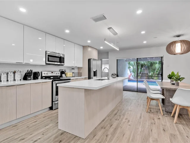 6721 NW 34th Ave, Fort Lauderdale FL 33309