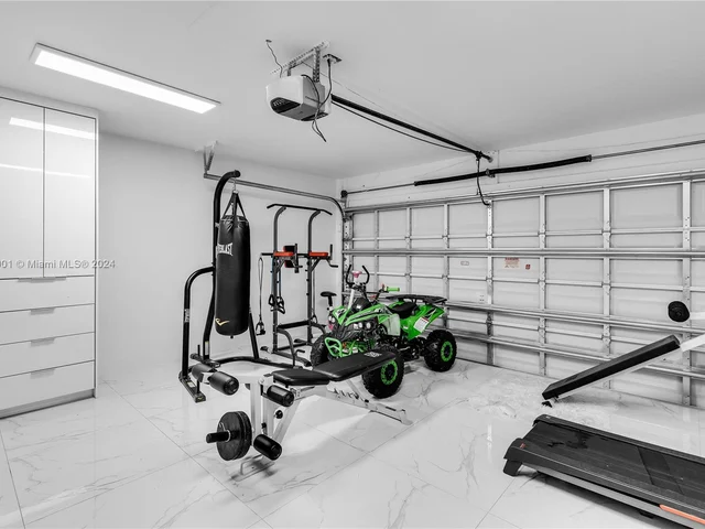 8220 NW 199th Ter, Hialeah FL 33015