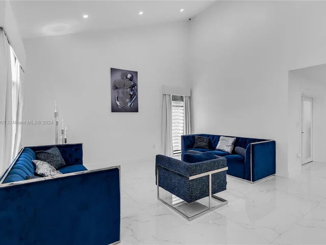 8220 NW 199th Ter, Hialeah FL 33015