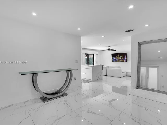 8220 NW 199th Ter, Hialeah FL 33015