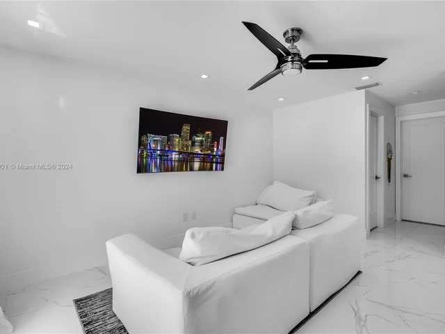 8220 NW 199th Ter, Hialeah FL 33015